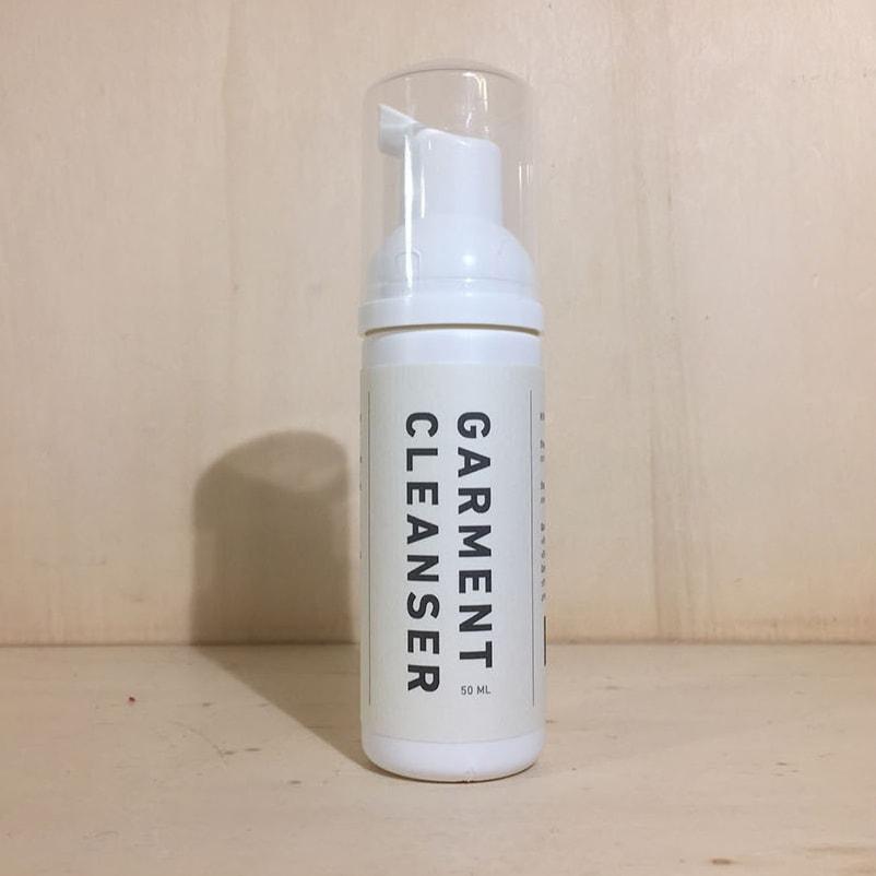 Nettoyant pour revêtements waterproof / Garment cleanser by rains Nettoyant pour revêtements waterproof / Garment cleanser by rains